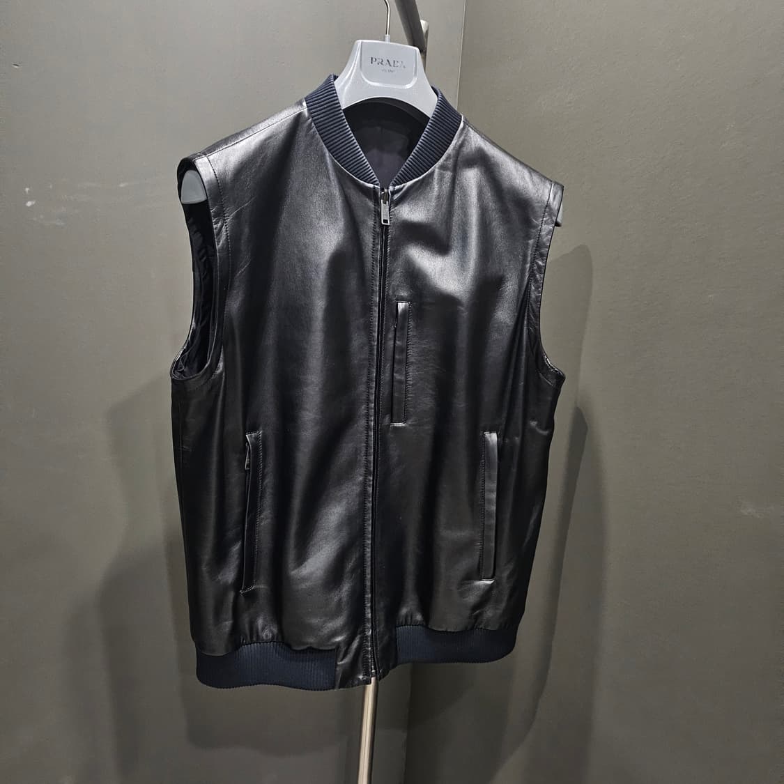 프라다 리버시블 가죽&나일론 봄버자켓( 조끼로도 활용가능) 상품이미지7