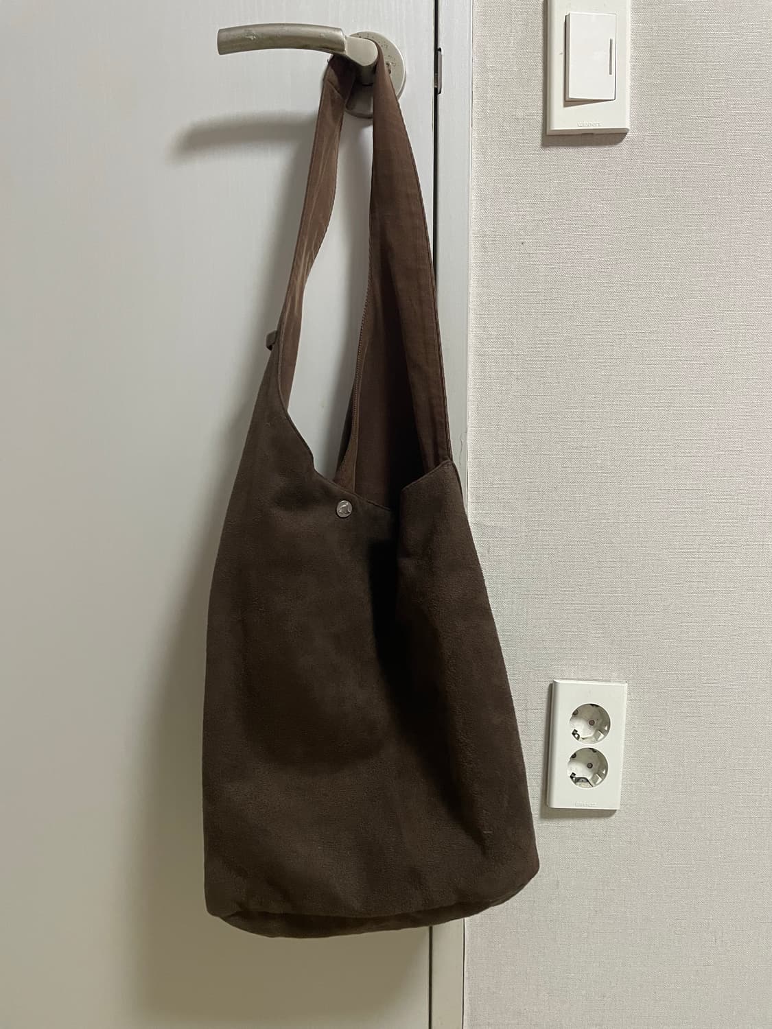 공용os) 아이엘 호보백 스웨이드/코듀로이 브라운 리버시블 숄더백 가방 상품이미지5