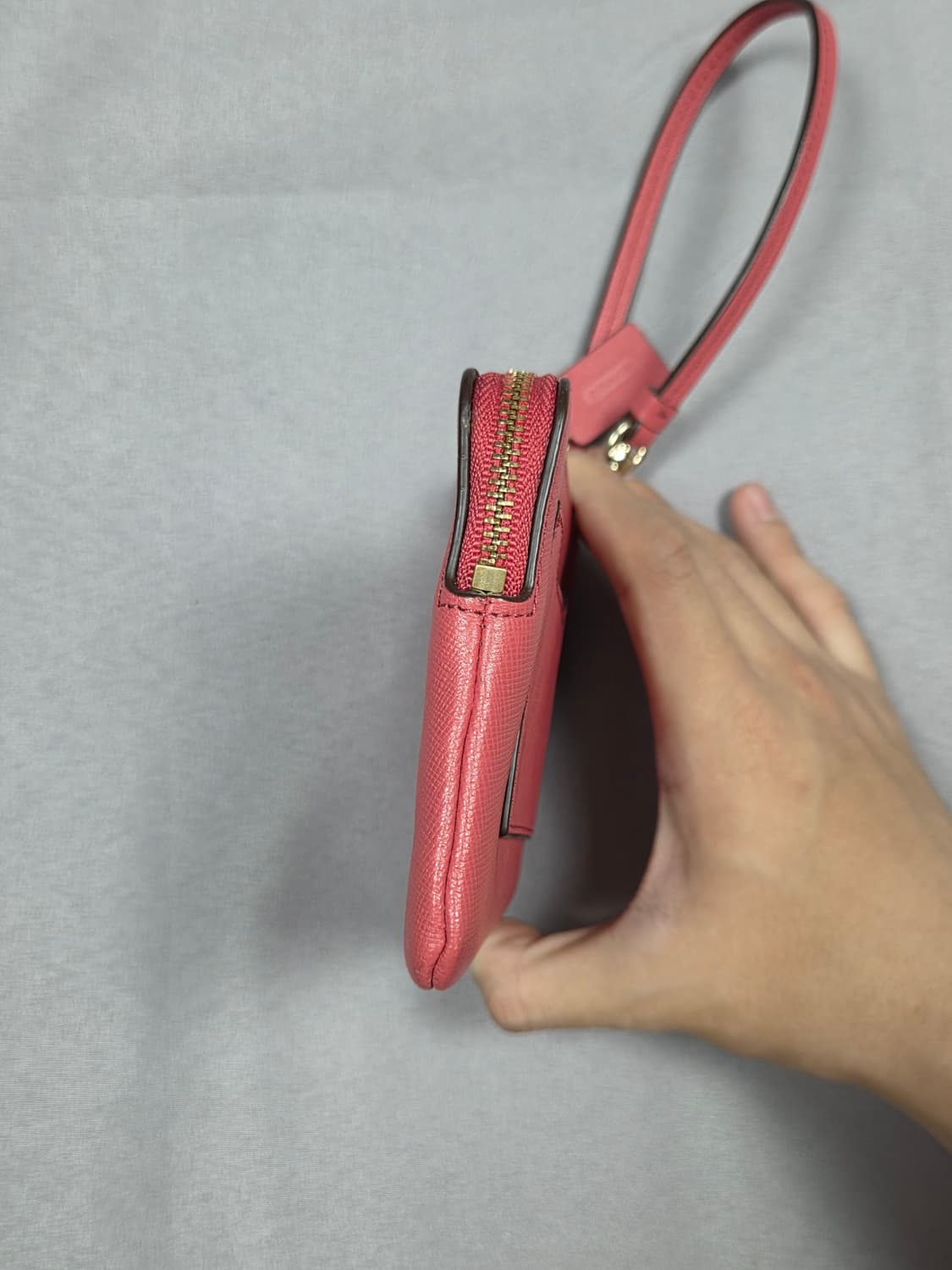 [코치] 크로스그레인 레더 탑 지퍼 스몰 리스트릿 | G00017 상품이미지3