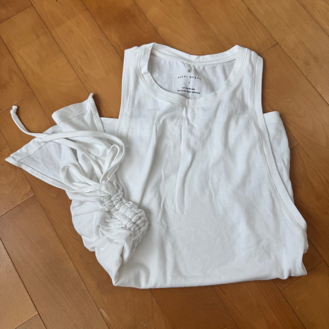 부디무드라 사이드 셔링 슬리브리스 S 화이트 상품이미지2