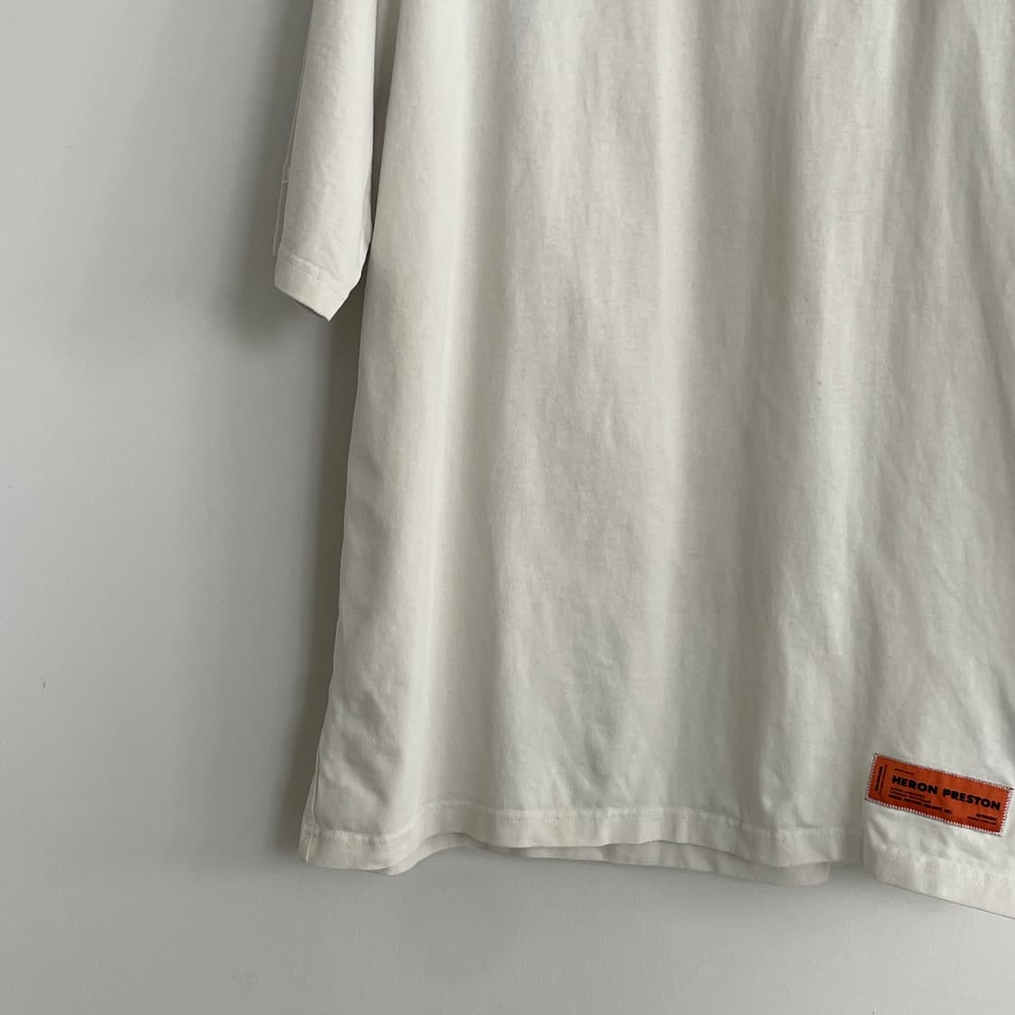 헤론 프레스톤 M,105오버핏 이글 트레이딩 오버핏 화이트 반팔 티셔츠 상품이미지3