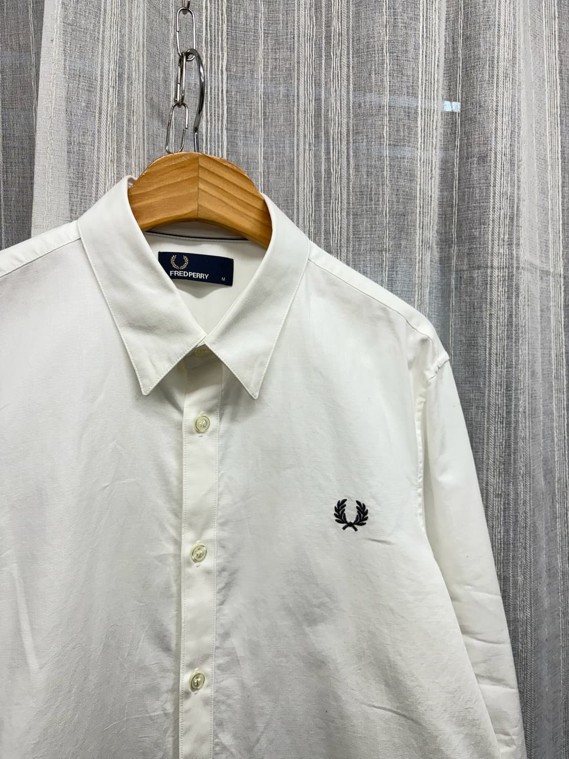 Fred Perry 프레드페리 로렐 자수 화이트 셔츠 상품이미지4
