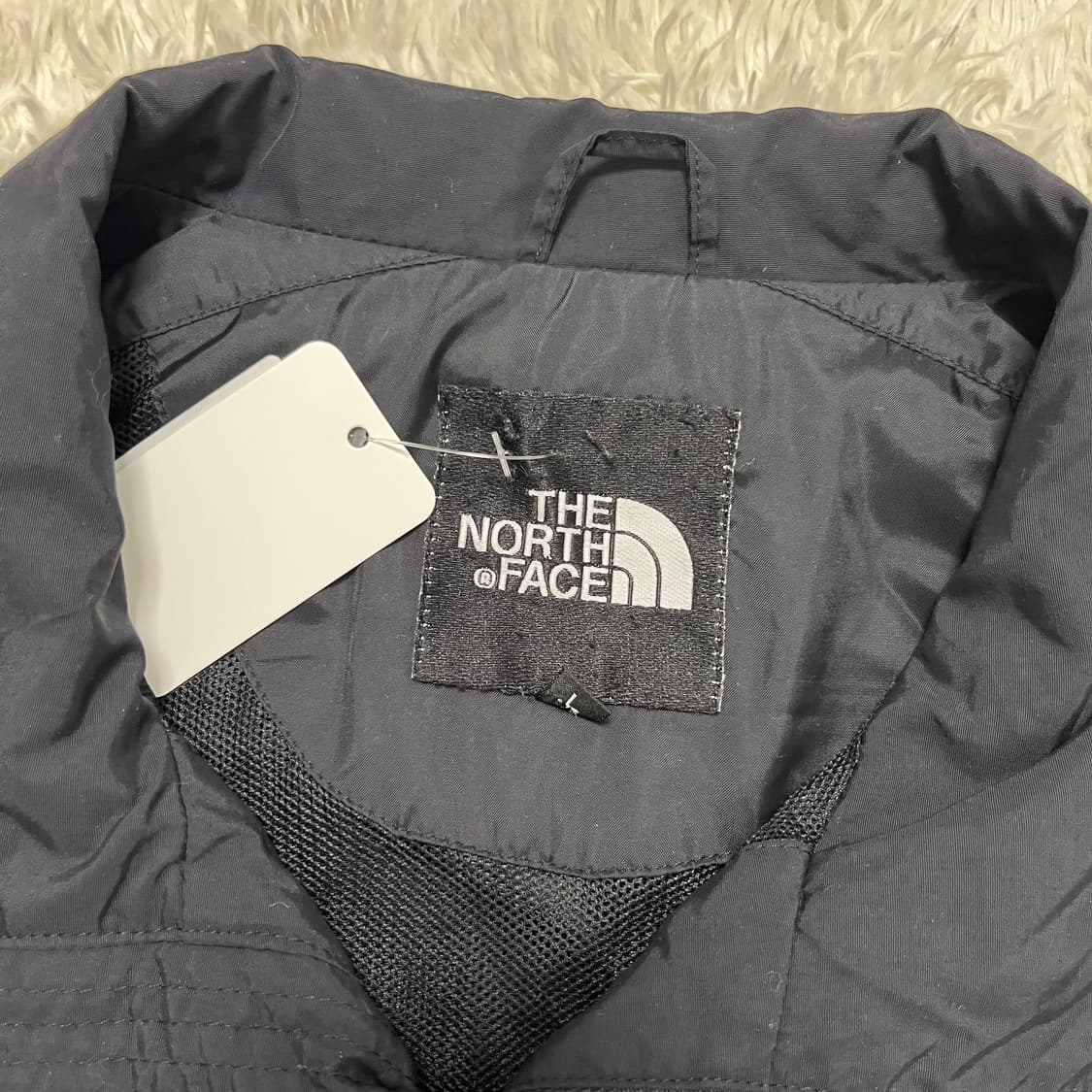 The North Face black windbreaker 상품이미지6