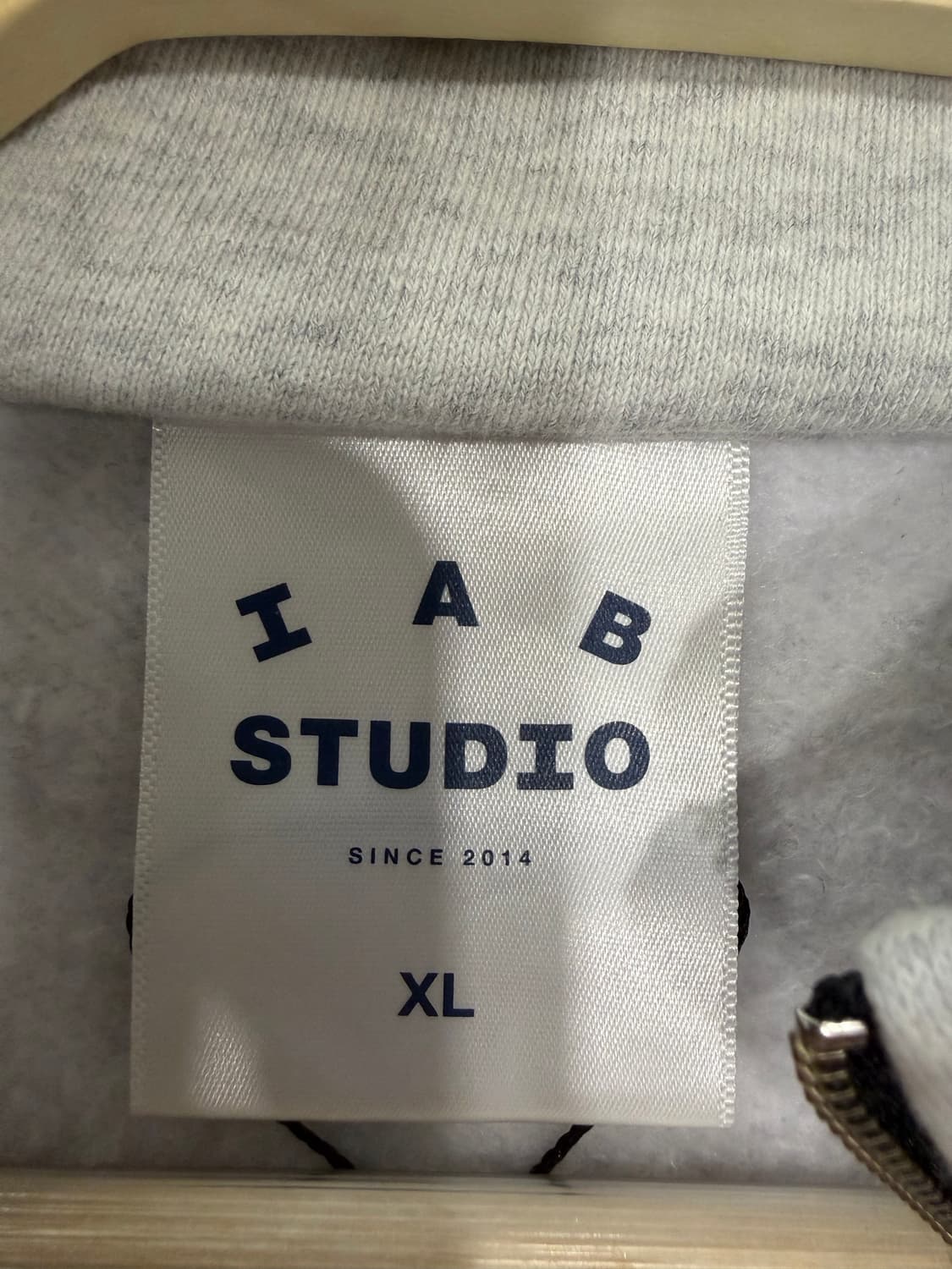 142. 아이앱스튜디오 반집업 맨투맨 상품이미지4