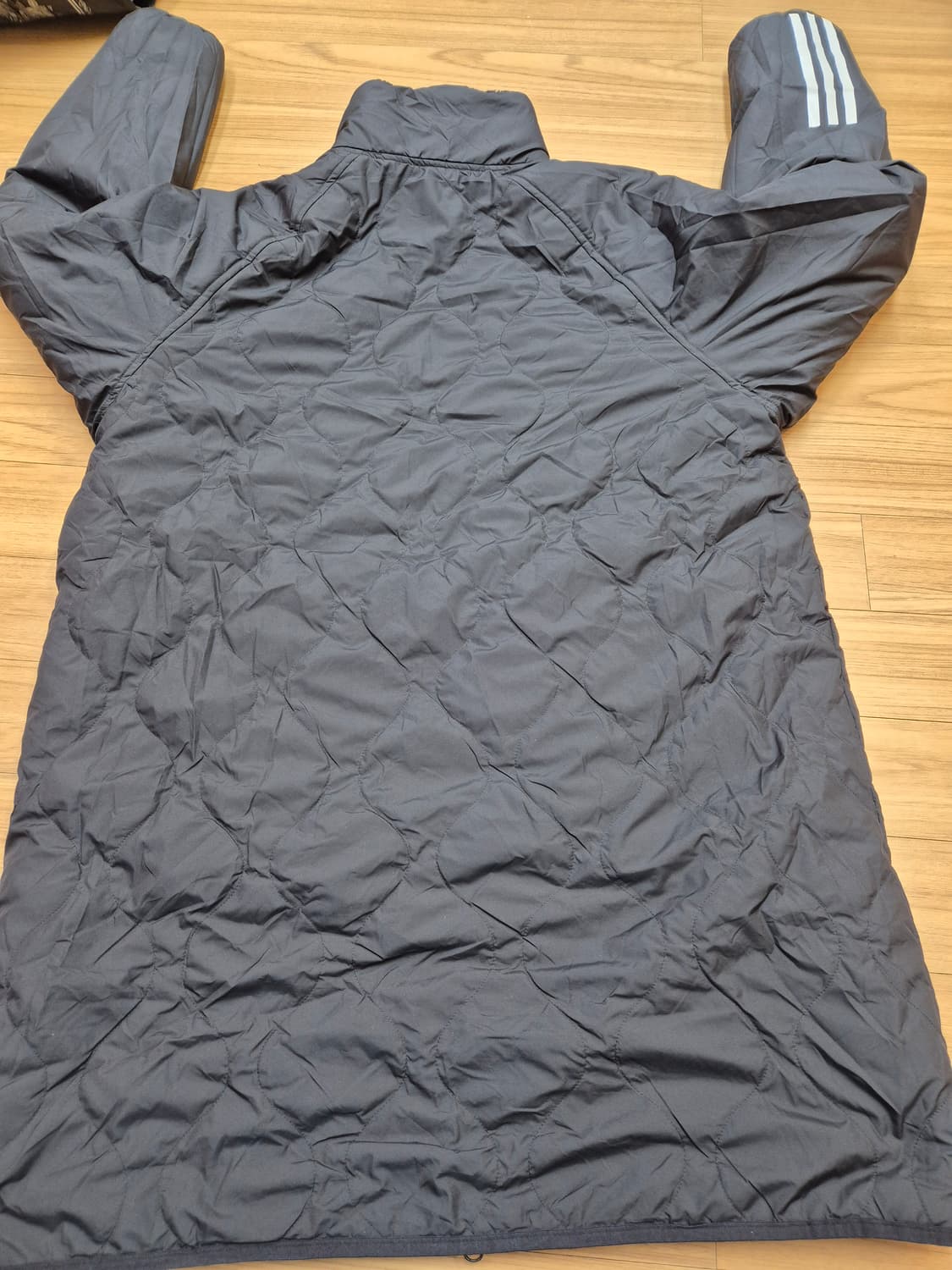 아디다스 양면 롱 코트 XL사이즈 판매합니다. 겉감은 블랙 색상이고, 안 상품이미지3