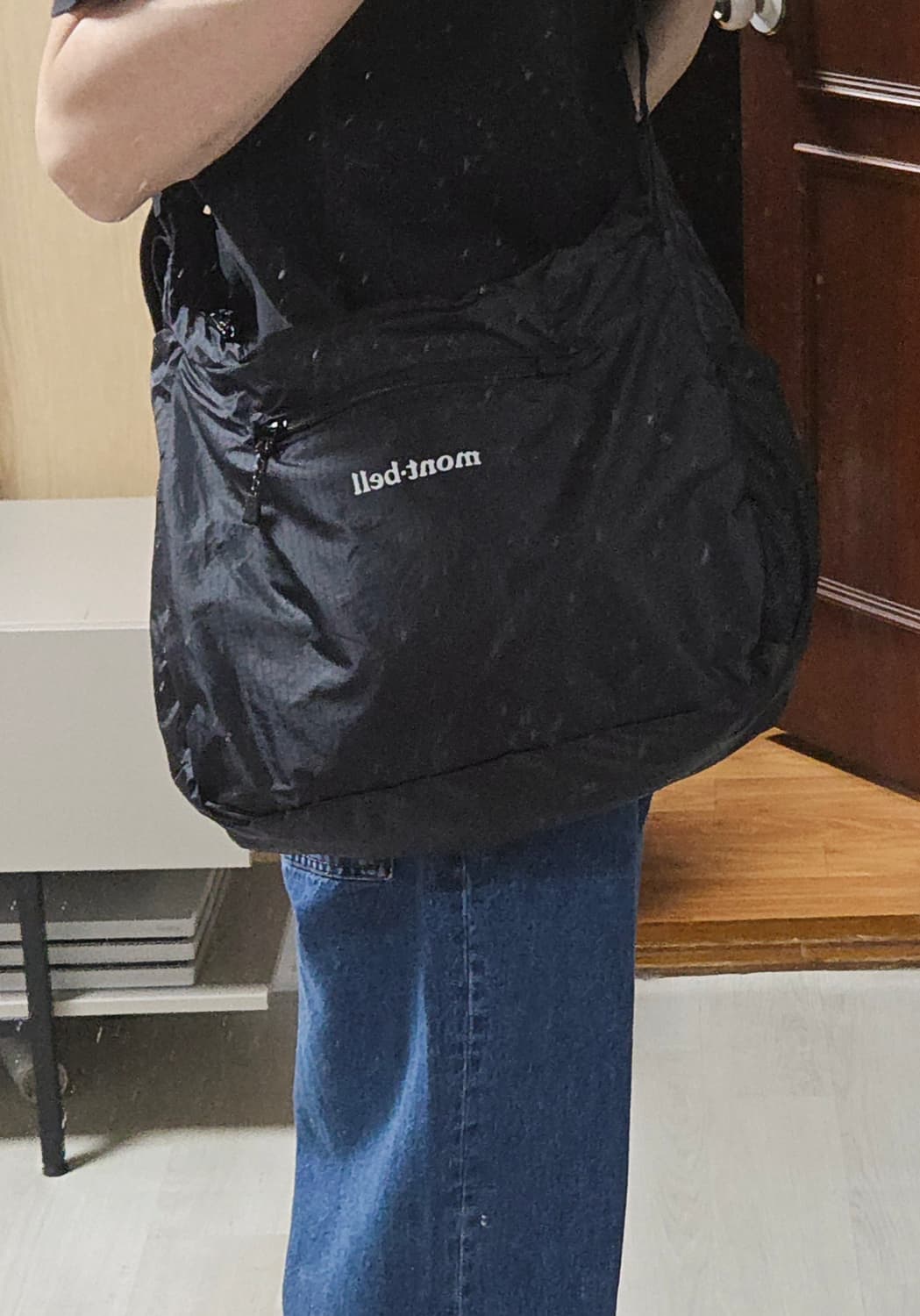 (착샷) 몽벨 포켓터블 숄더백 라이트 블랙 S M 2종 상품이미지7