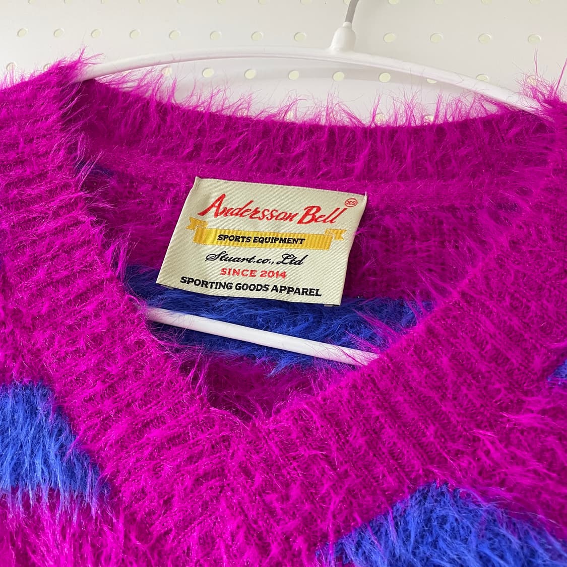 [xs] 앤더슨벨 스트라이프 헤어리 모헤어 브이넥 니트 핑크 상품이미지4