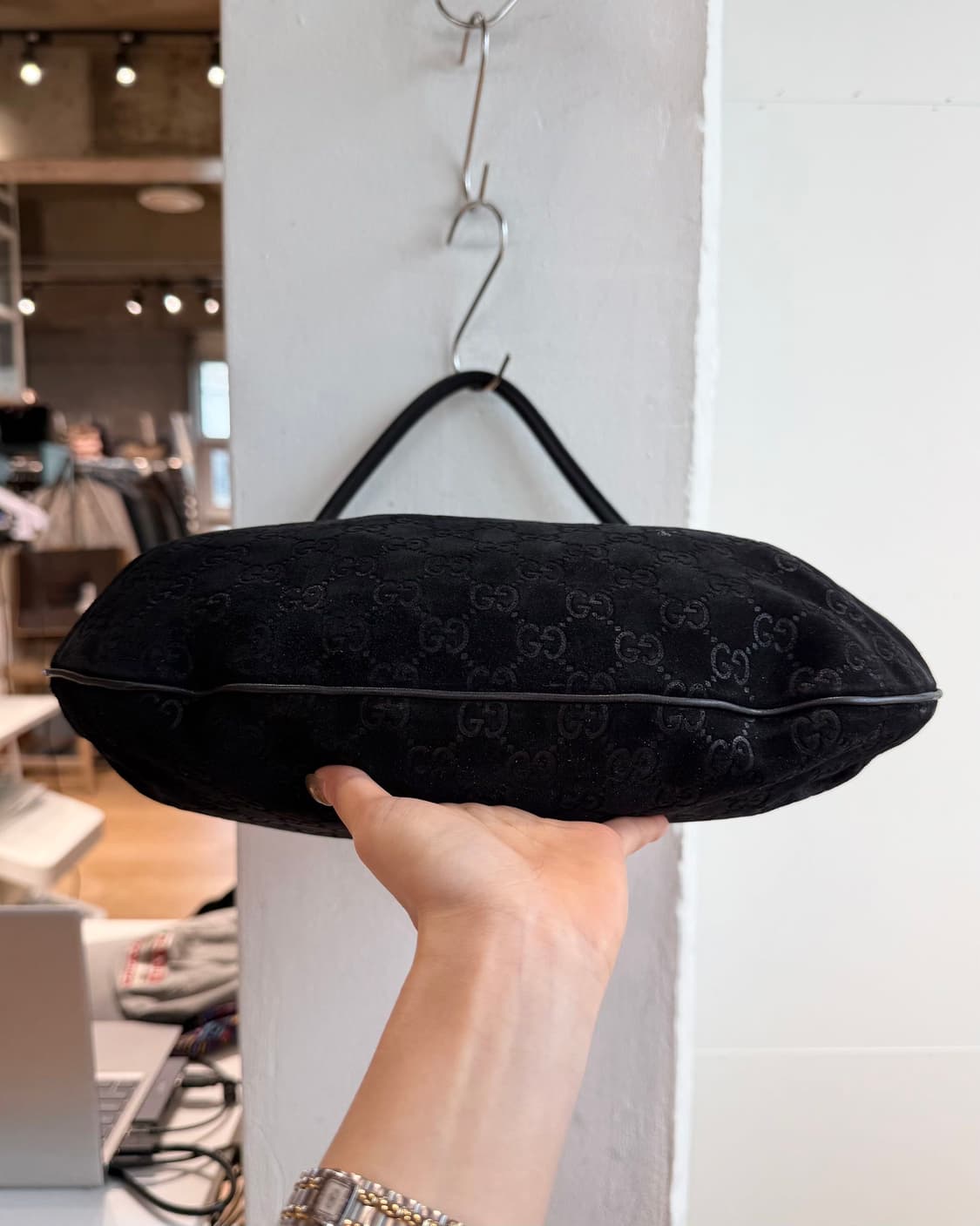 구찌 블랙 GG 스웨이드 호보백  상품이미지7