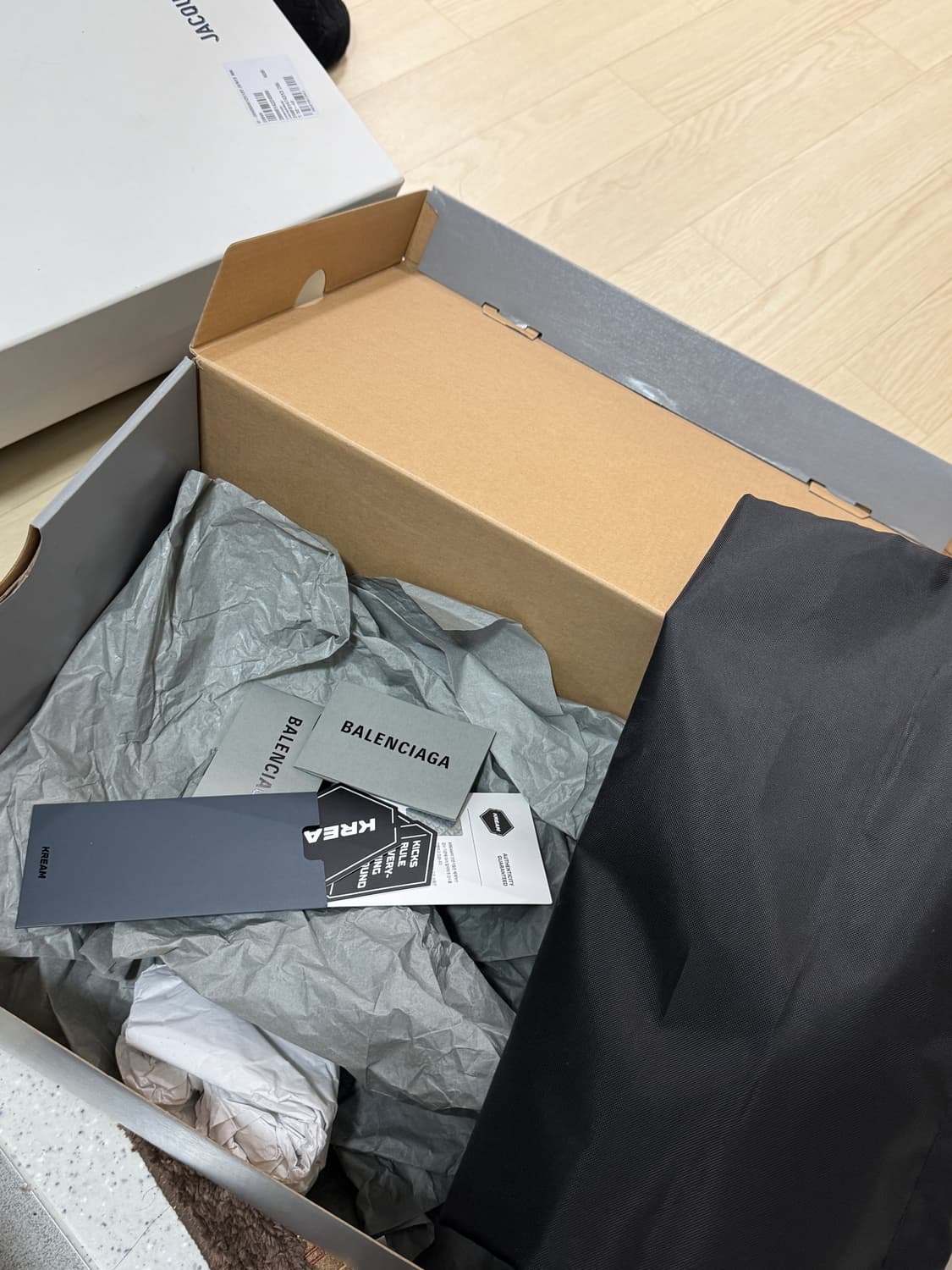 발렌시아가 3xl 화이트블랙 (42)270 상품이미지5