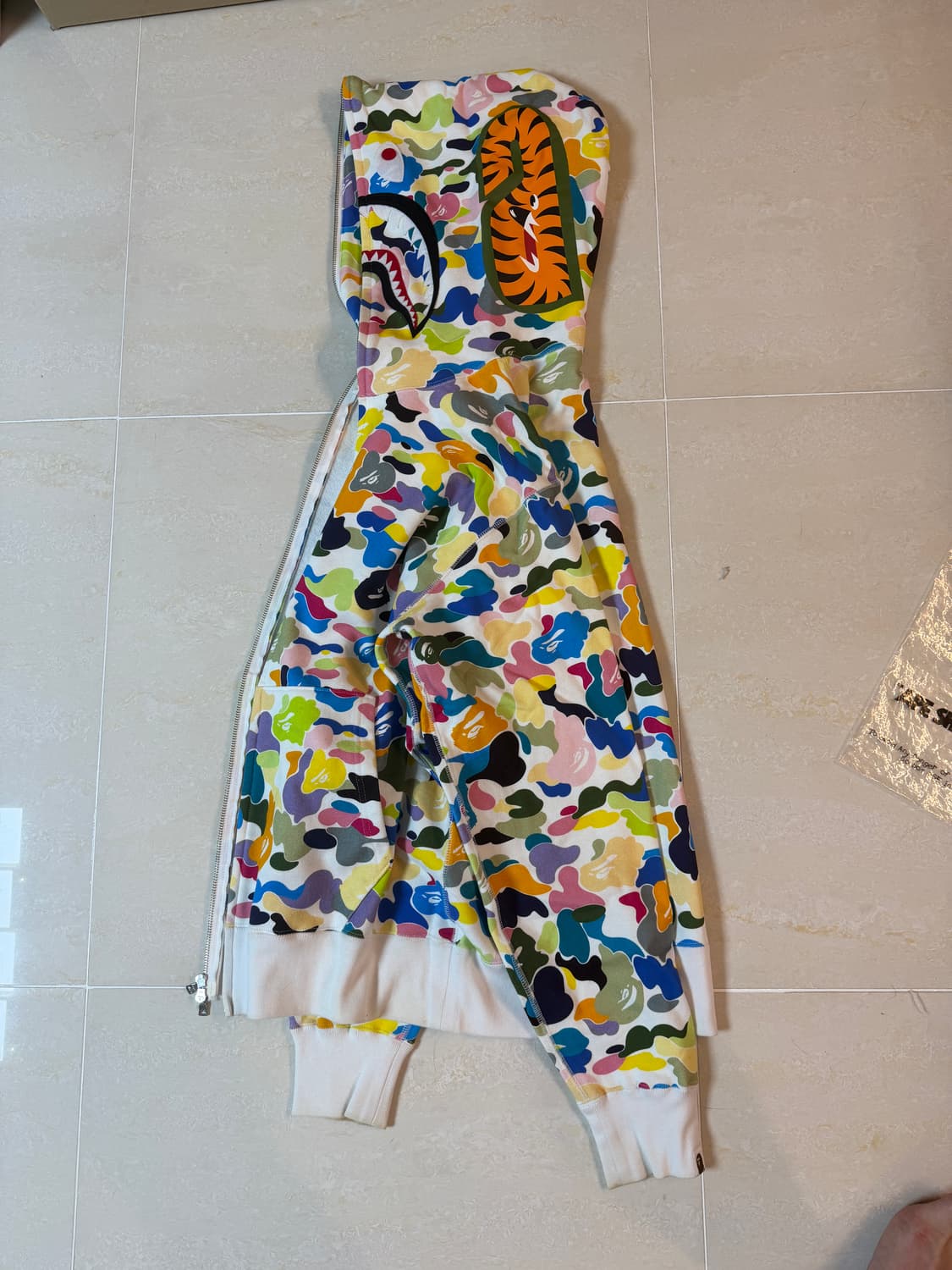 2XL 베이프 멀티컬러 샤크후드 상품이미지3