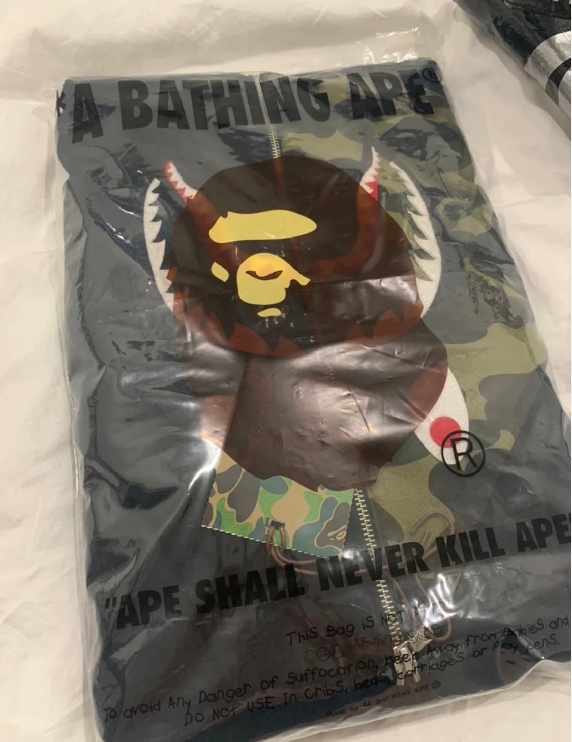 베이프 샤크 반카모 녹계 반후드집업 상품이미지1