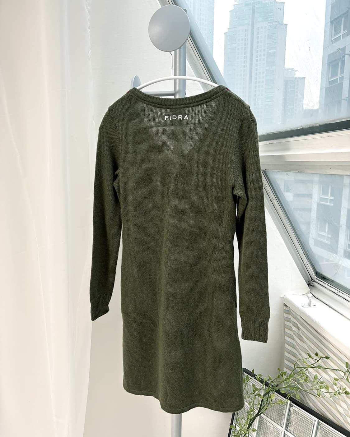 FIDRA 카키 브이넥 버튼업 롱 풀오버 상품이미지2