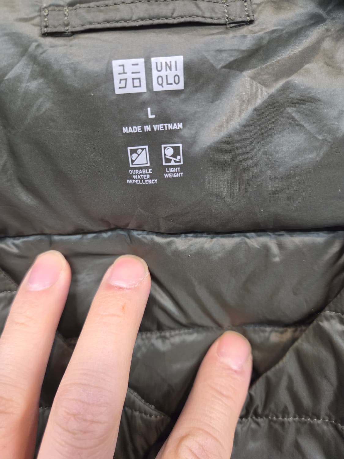 유니클로 경량패딩 조끼 L 카키  상품이미지3