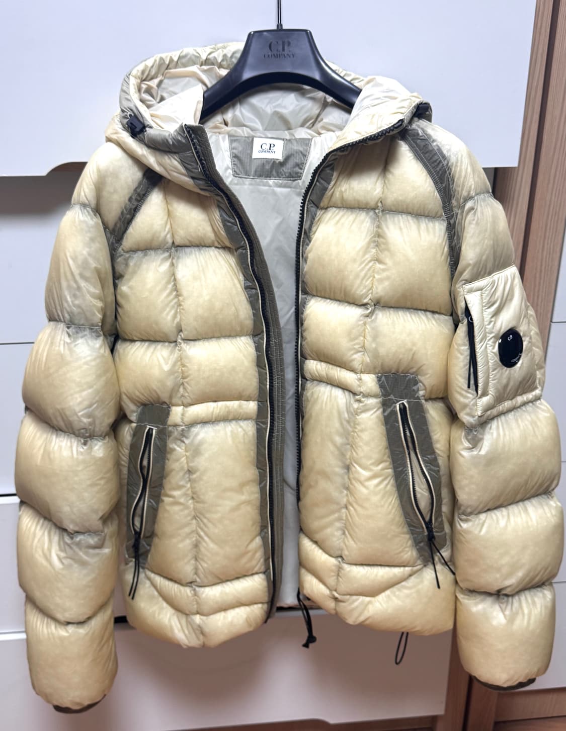 CP컴퍼니 씨피컴퍼니 DD쉘 패딩 피스타치오 L 100 상품이미지1