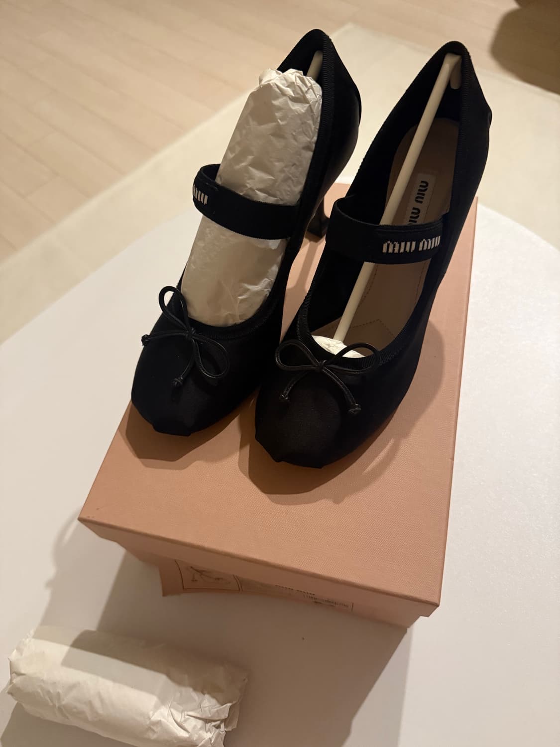 미우미우 새틴 발레리나 힐 37.5 상품이미지7