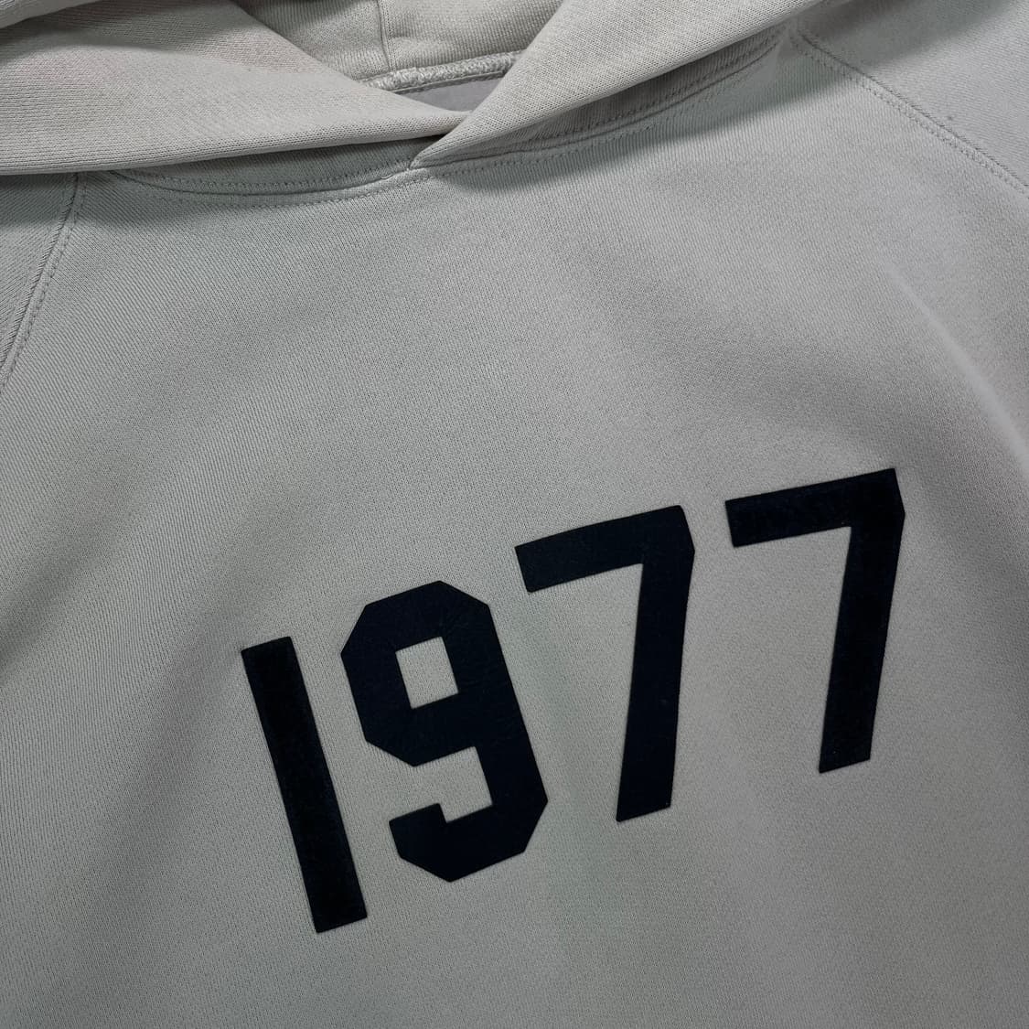 105 피오갓 에센셜 1977 후드티 상품이미지2
