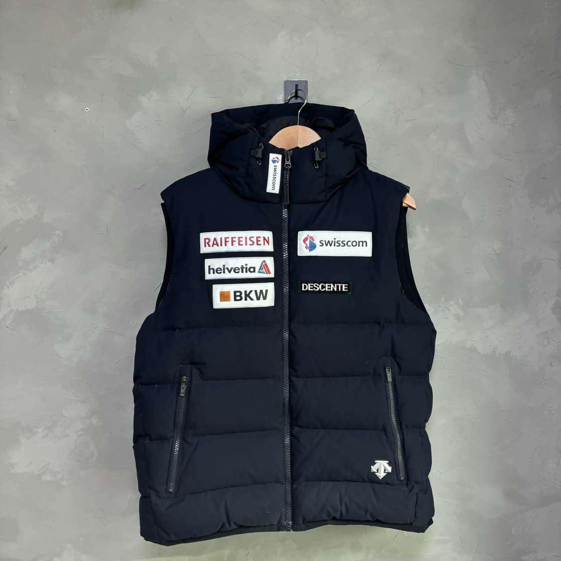 데상트 아우디 덕 다운 패딩 조끼 상품이미지1