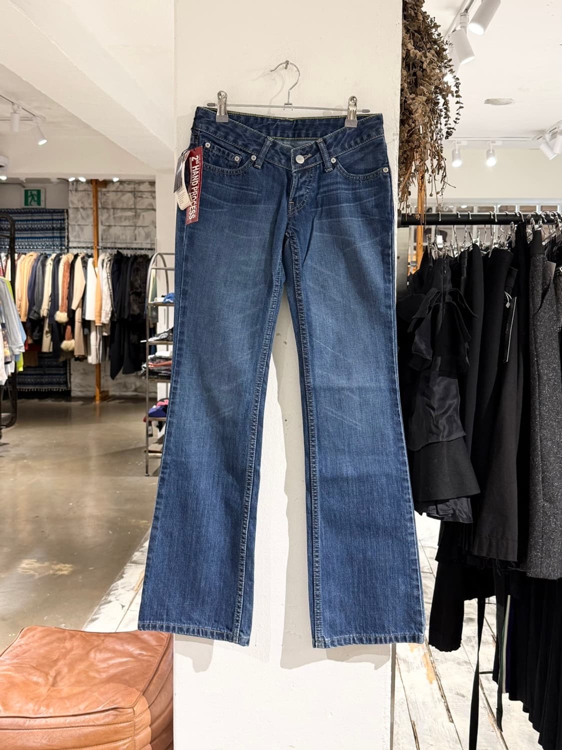 리바이스 레이디 스타일 556 로우라이즈 부츠컷 데님 팬츠 상품이미지1