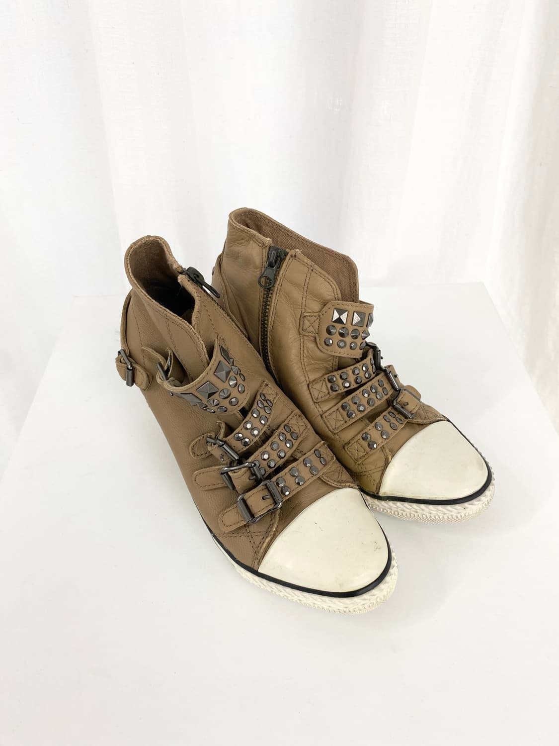 Multi-Studded Buckle Wedge Sneakers 상품이미지3
