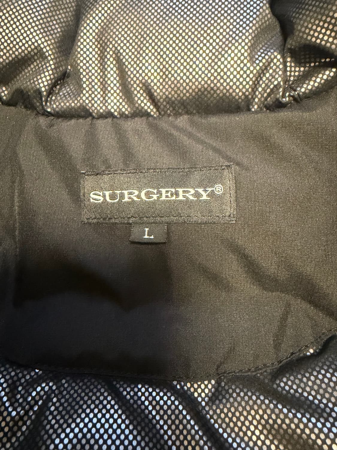 써저리 본 엠보싱 푸퍼 패딩 블랙 L 상품이미지3