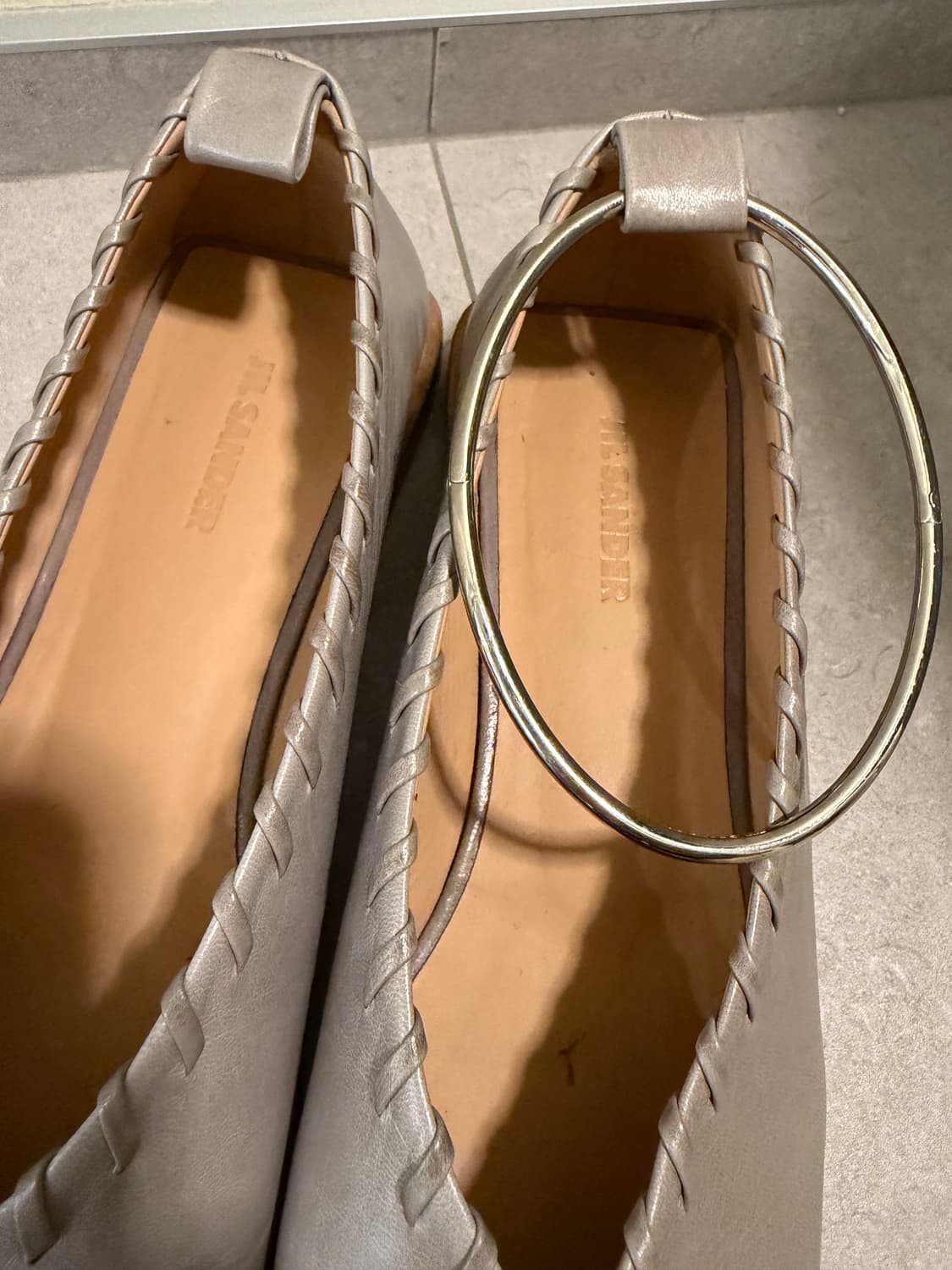 질샌더 흽스티치 앵클릿 발레리나 플랫슈즈/ 그레이색상 상품이미지3