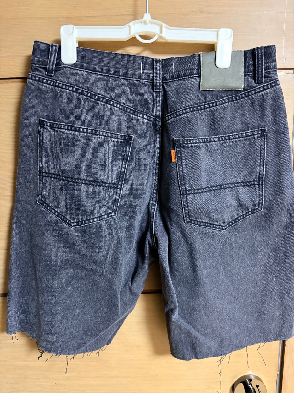 [2] 24SS 아워셀브스 컷오프 데님쇼츠 블리치드 블랙 상품이미지2