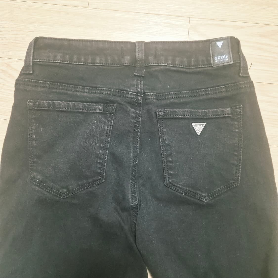 게스 슬림 블랙 부츠컷데님 상품이미지4