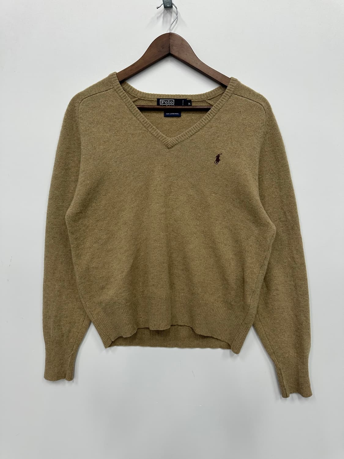 폴로 베이지 브이넥 니트  상품이미지1