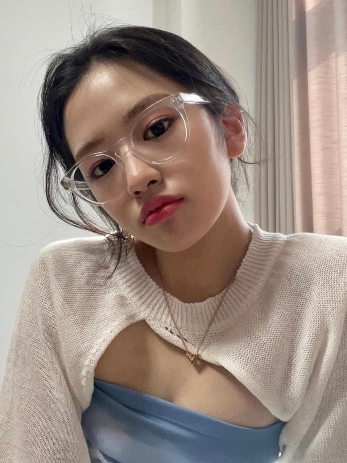 안유진 착용 YUSE 유즈 캐시미어 니트 언발란스 볼레로 블랙 상품이미지7