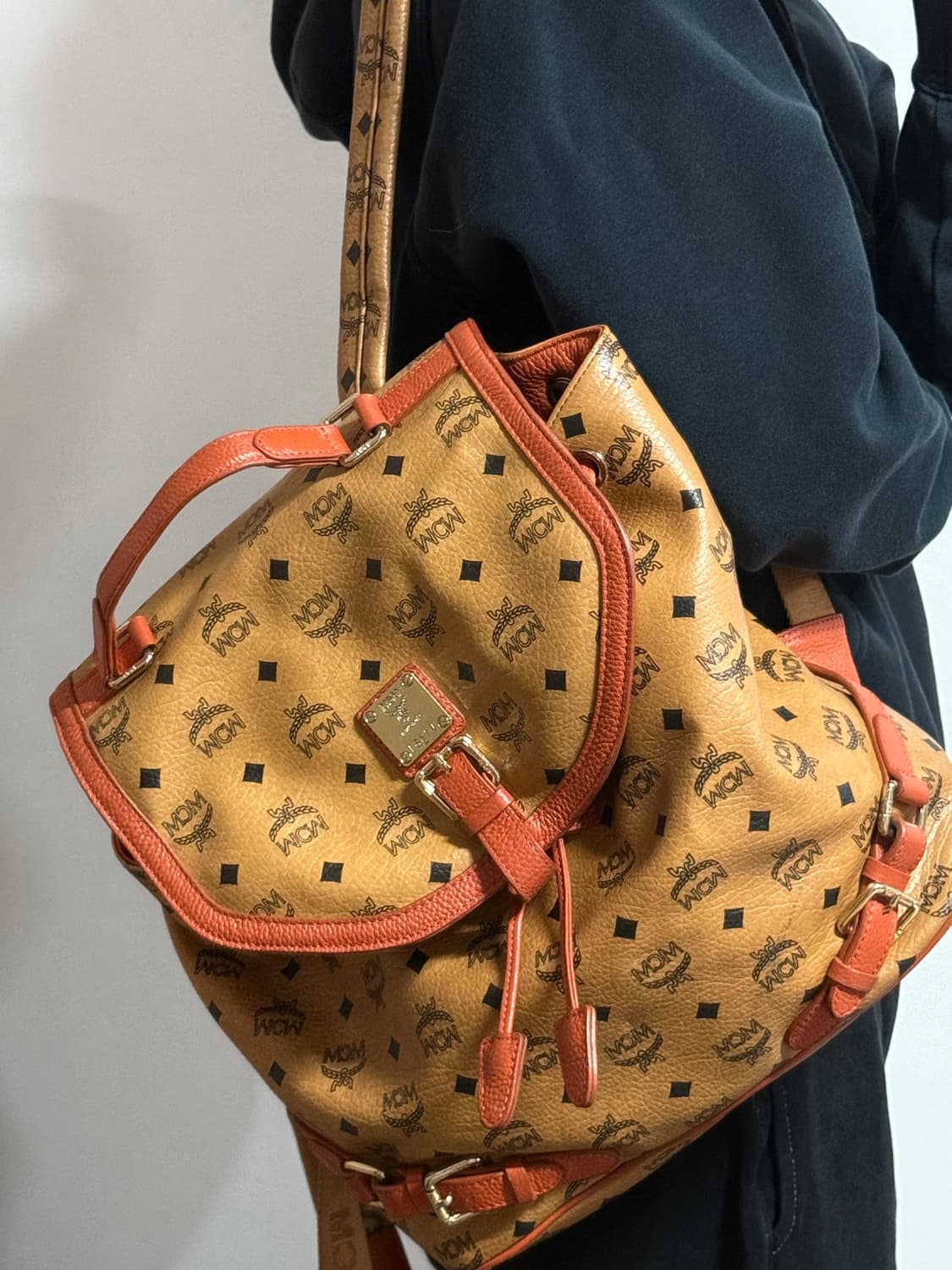 MCM 미디엄 백팩 상품이미지1