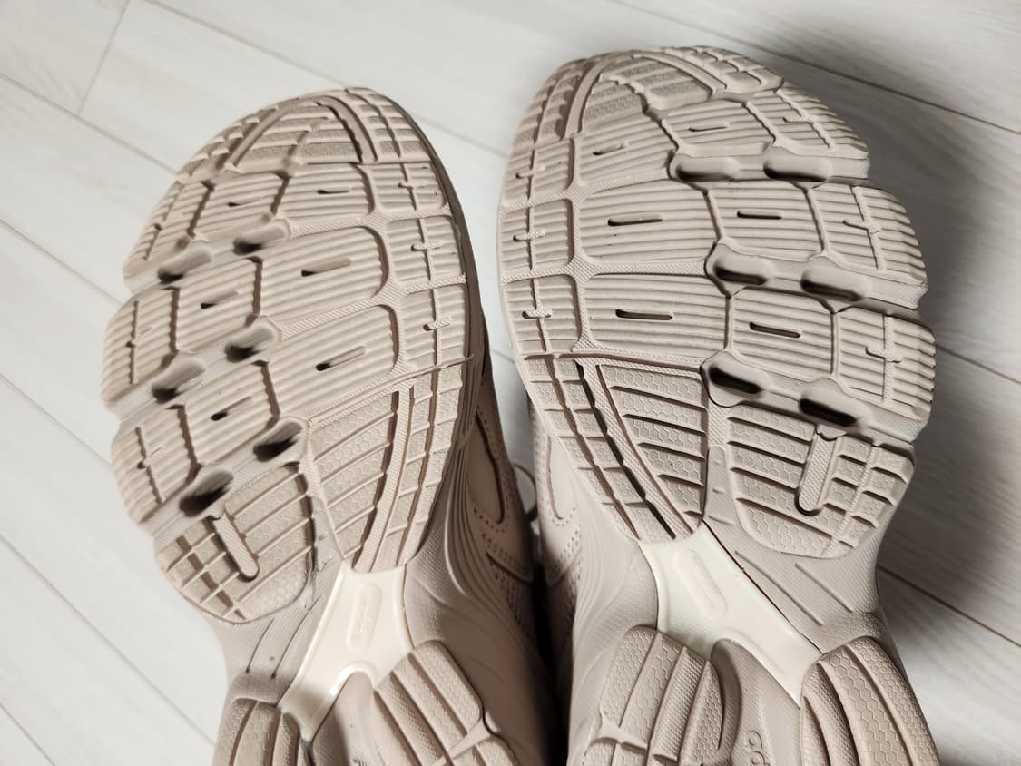 새상품급)아디다스 오리지널 아스티어 운동화(FZ6506) 사이즈255

 상품이미지9