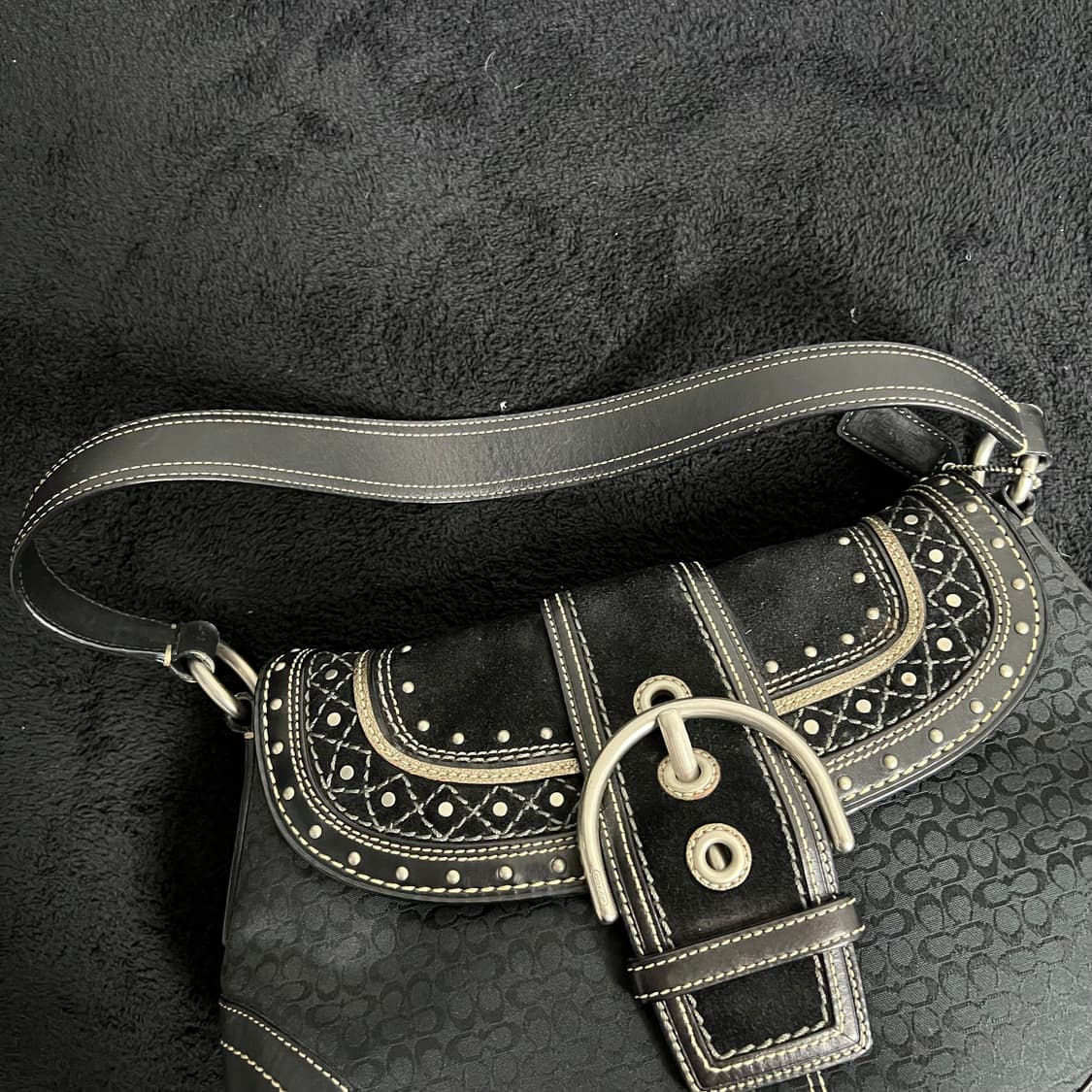 코치 Y2K 스터드 버클 숄더백 상품이미지5