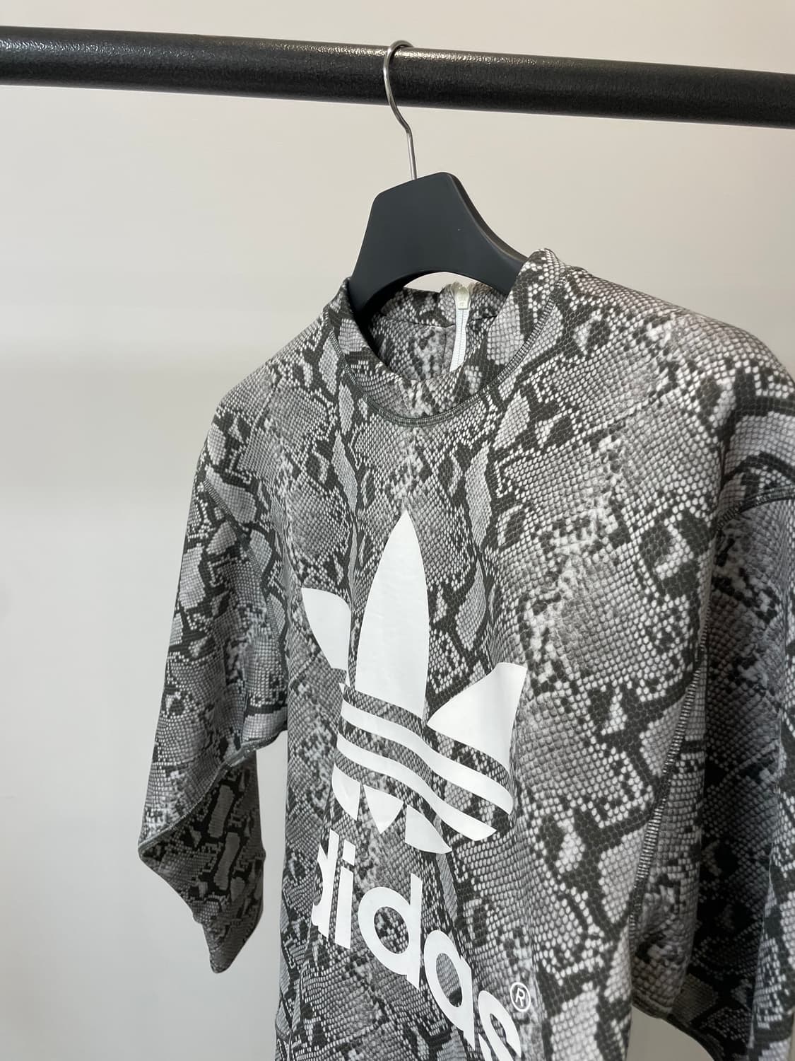 Adidas x Hyke 파이어버드 파이톤 뱀피 맨투맨 상품이미지2