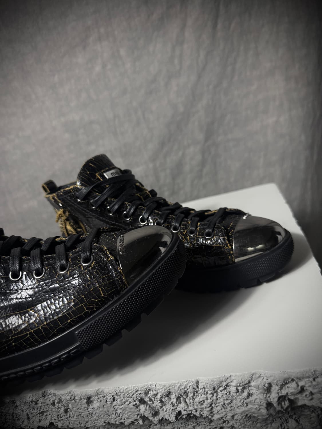 Miu Miu Distressed Crack High-Top Sneake 상품이미지3