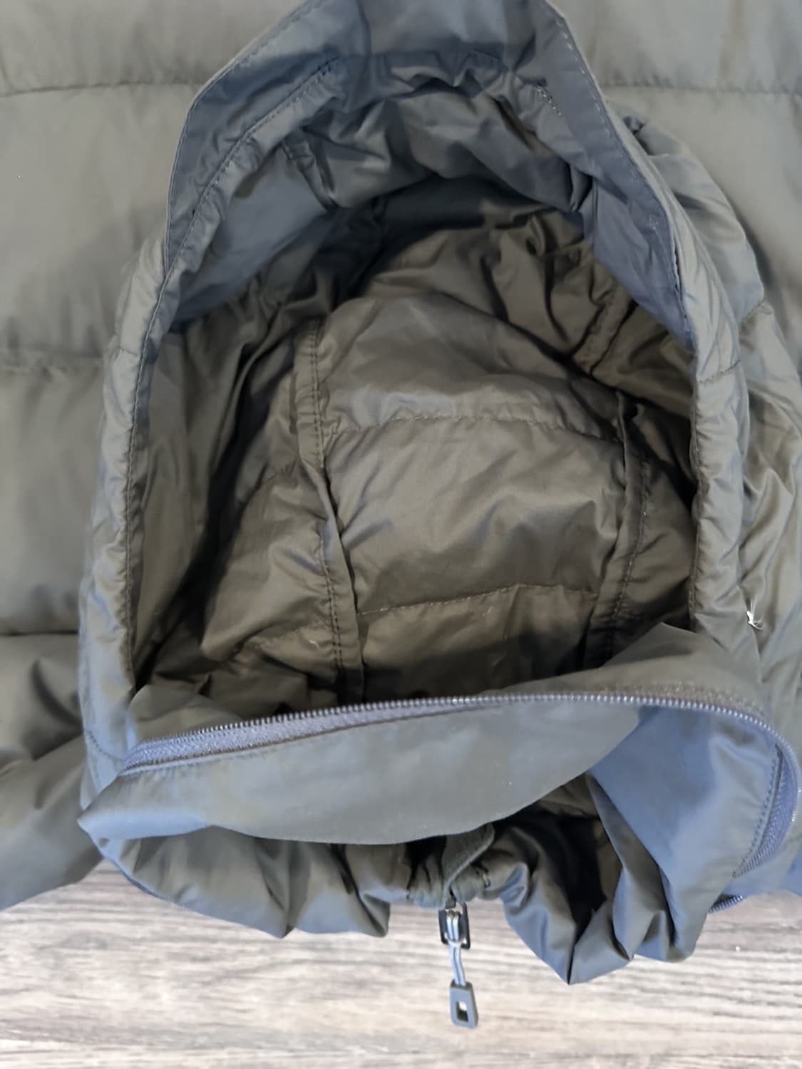 파타고니아 멘즈 후디 경량패딩 그레이 상품이미지3