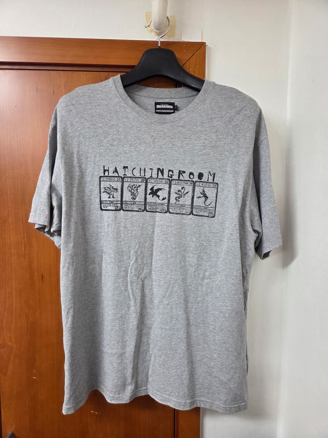 해칭룸 드래곤 카드 티셔츠 그레이 3사이즈 상품이미지3
