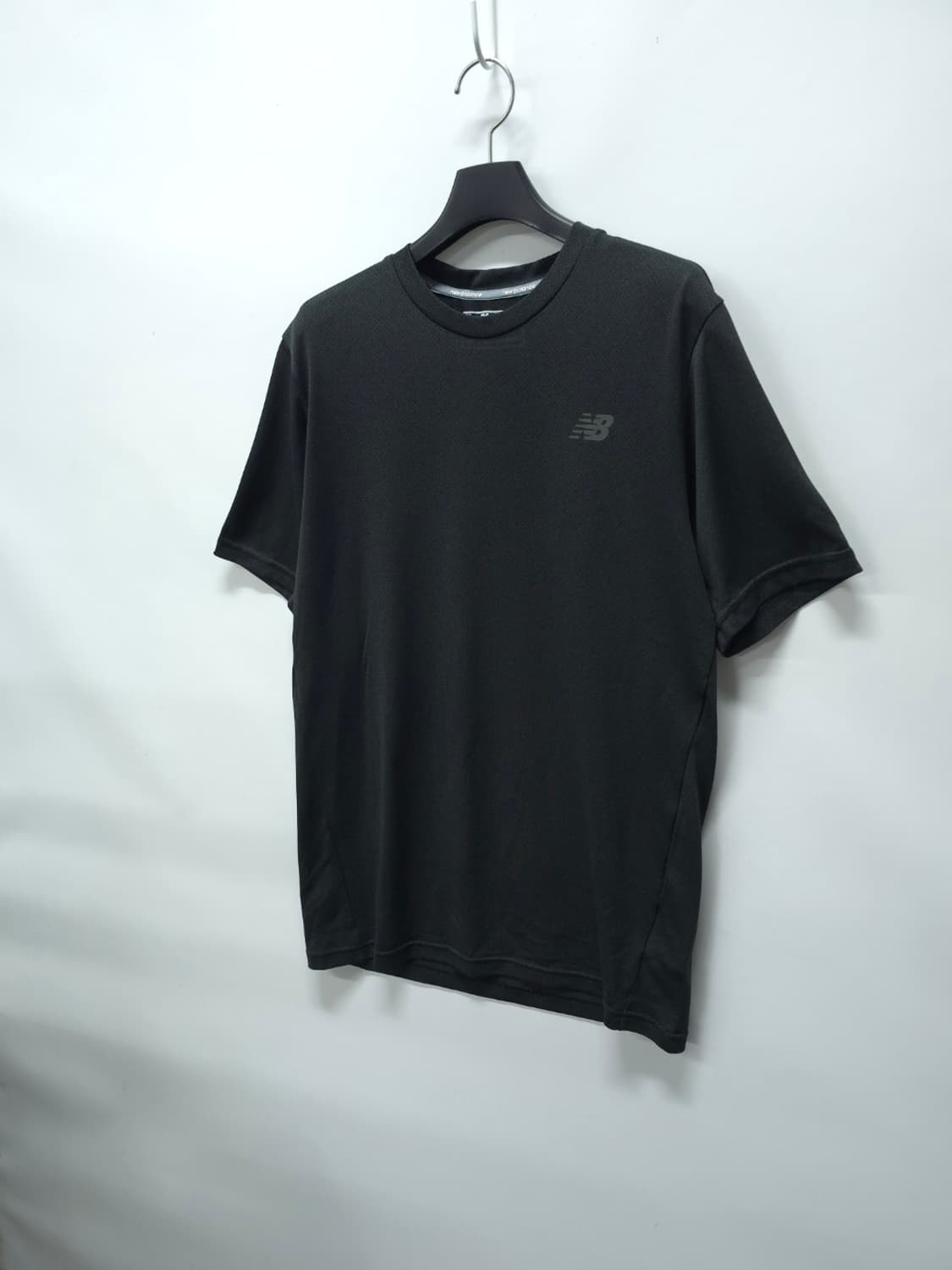 뉴발란스 남성 블랙 런닝 기능성 반팔 티셔츠(95) 상품이미지2