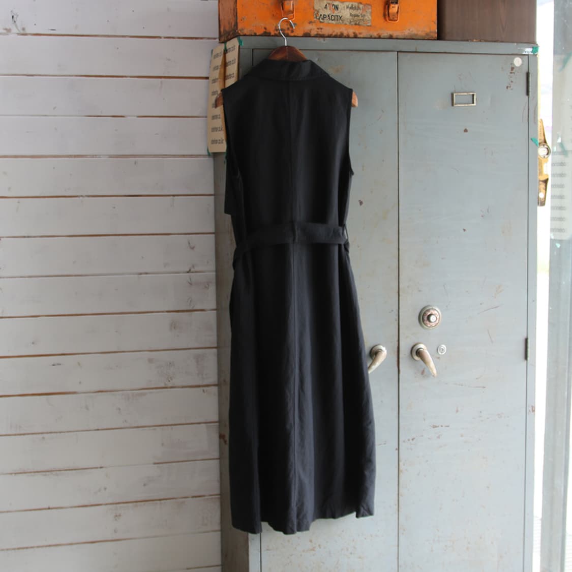 유니클로 x JW 앤더슨 트렌치 민소매 원피스 (여성용 M) 상품이미지3