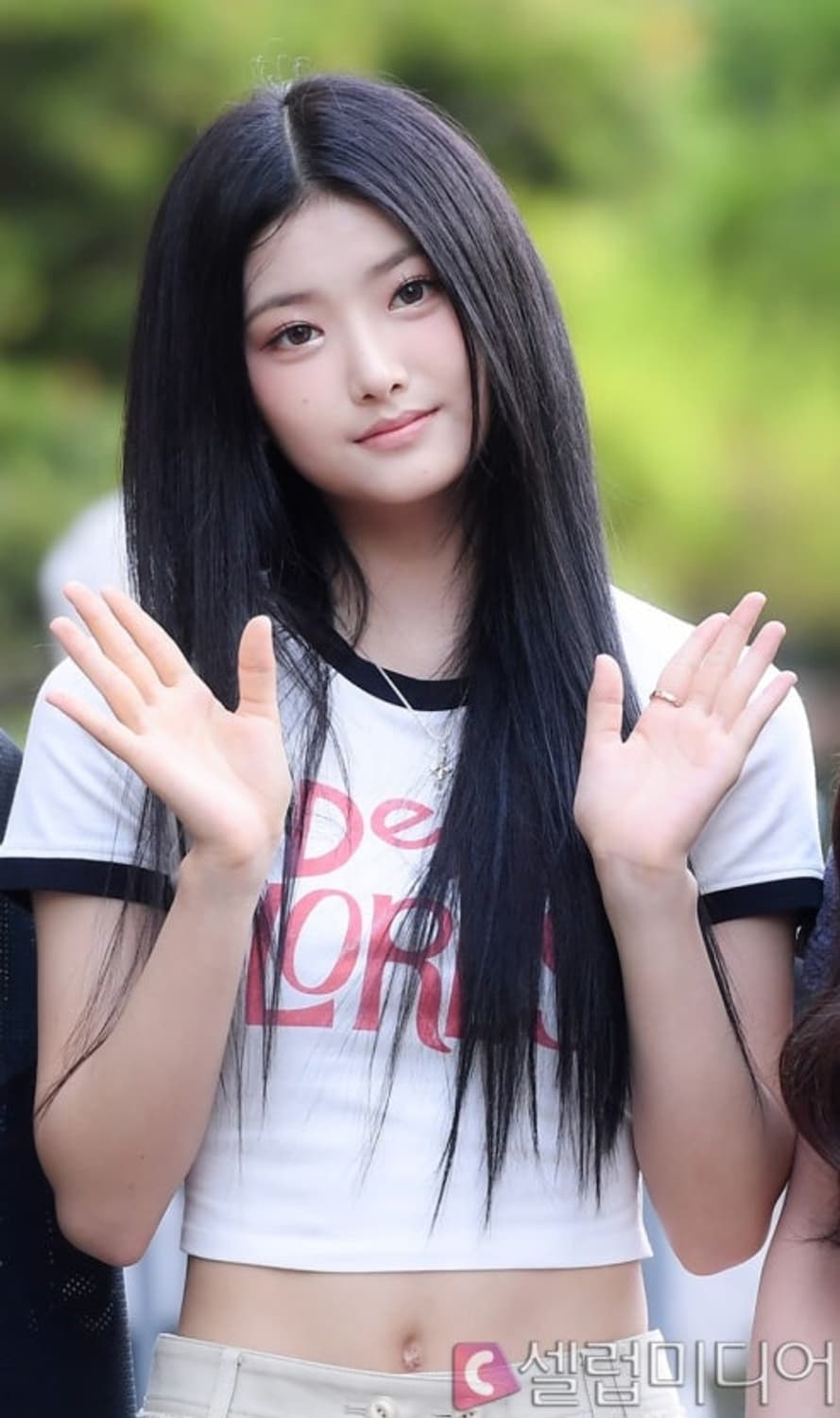 [아이돌 착용] RAIVE 레이브 백리스 De Flores 핫걸 티셔츠 상품이미지2