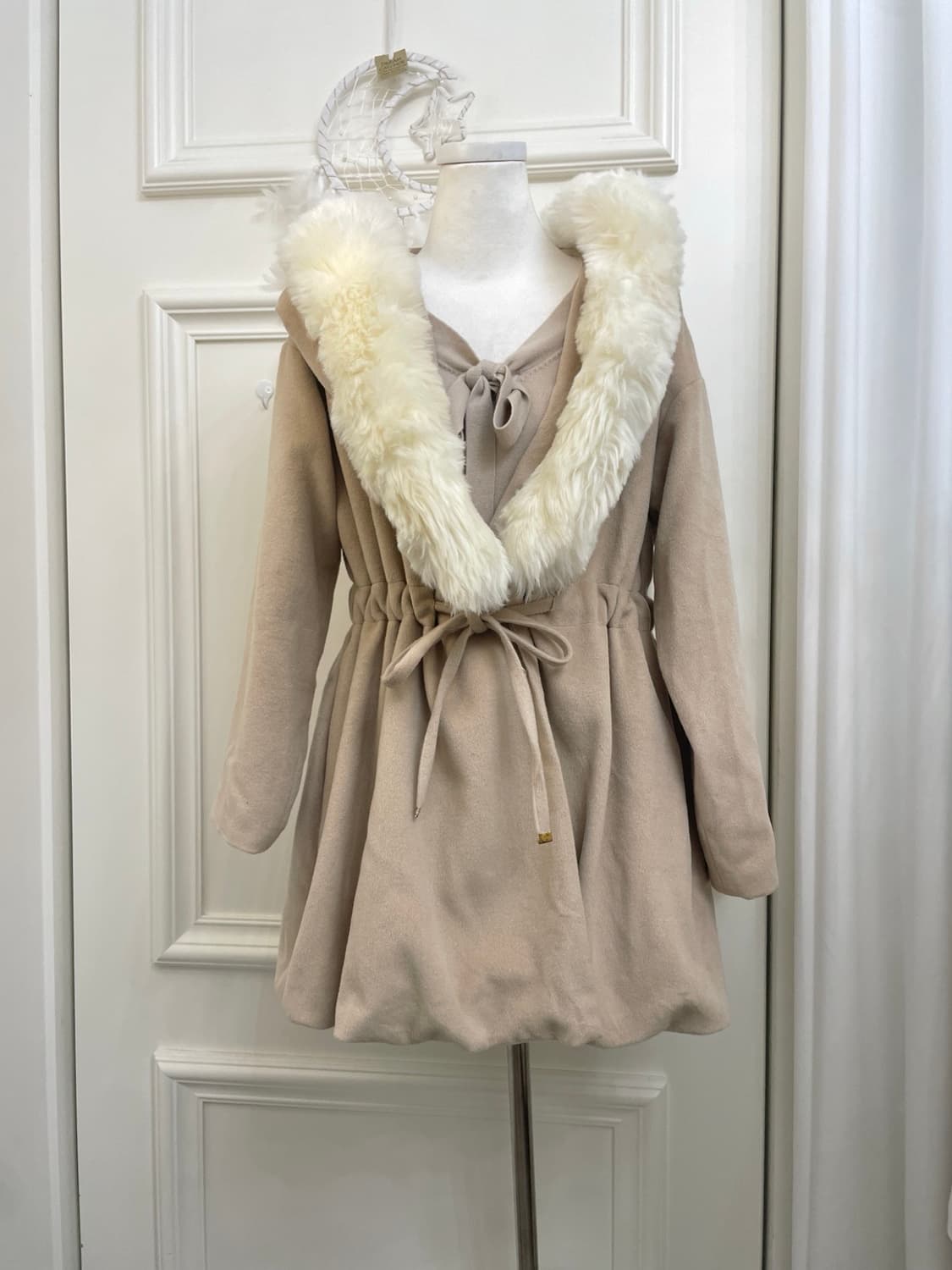 beige fur point waist bow lovely coat 상품이미지1