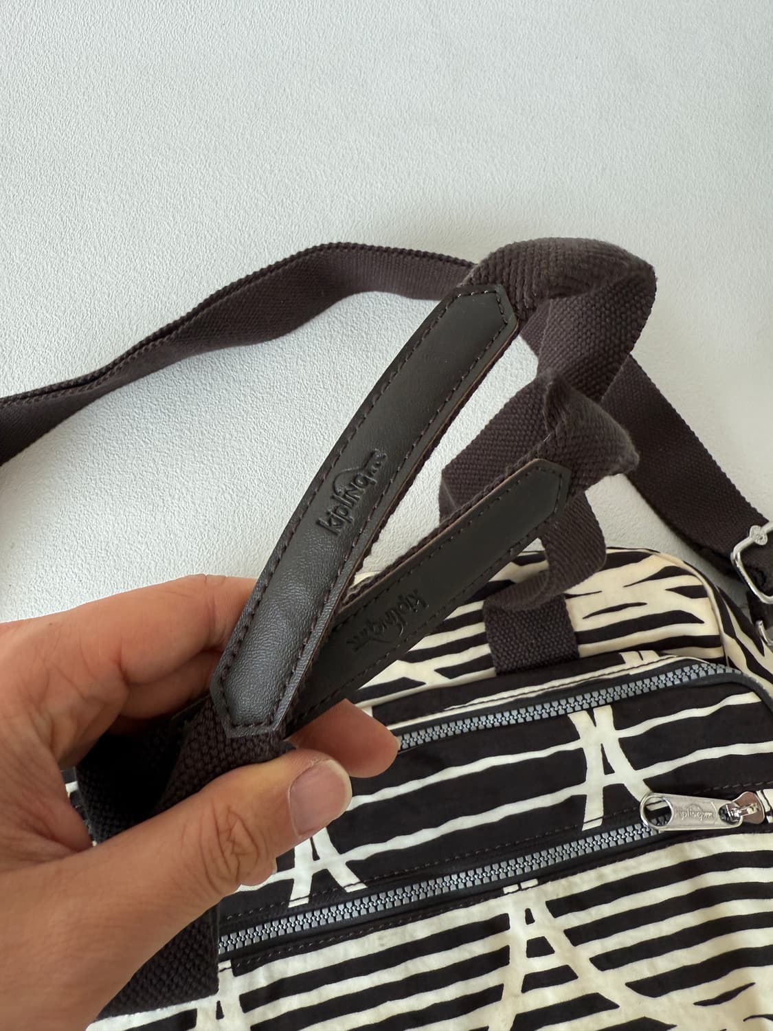 키플링(Kipling) 크로스 토트백(파우치 포함) 상품이미지7