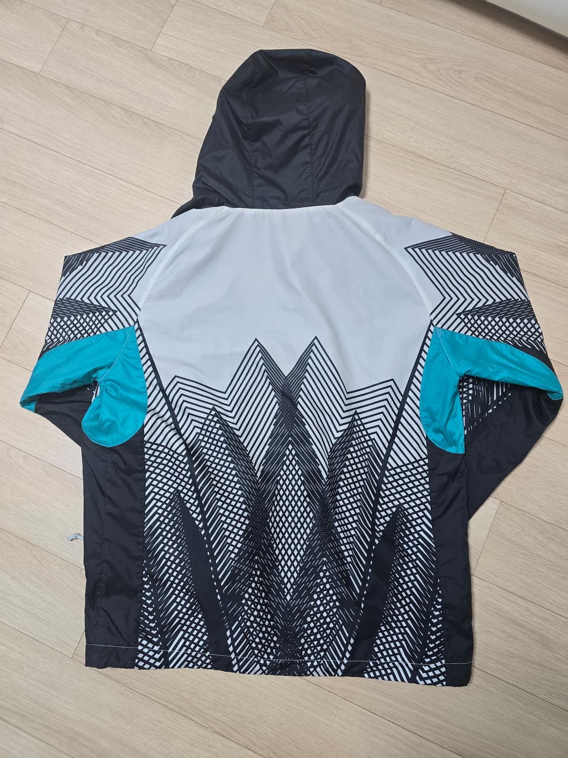 푸마 X 데일리페이퍼 콜라보 바람막이 L 상품이미지5