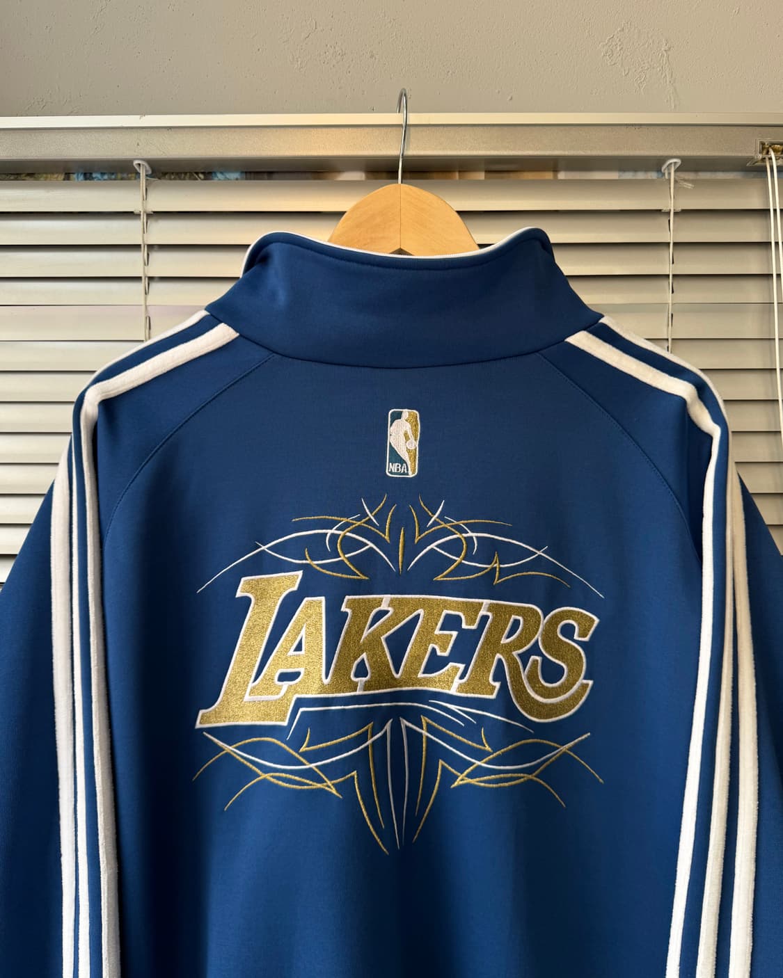 adidas x NBA Lakers 3-stripe track top  상품이미지6