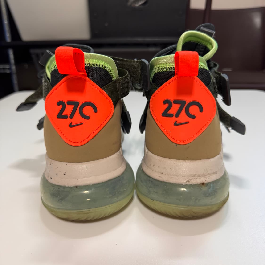 나이키 에어엣지270 파라슈트 AQ8764-200 판매합니다 상품이미지2