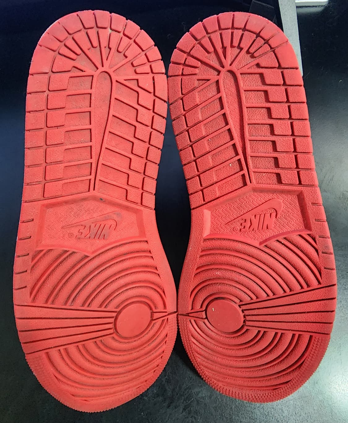 [255] 나이키 조던1 미드 블랙 파이어 레드 상품이미지9