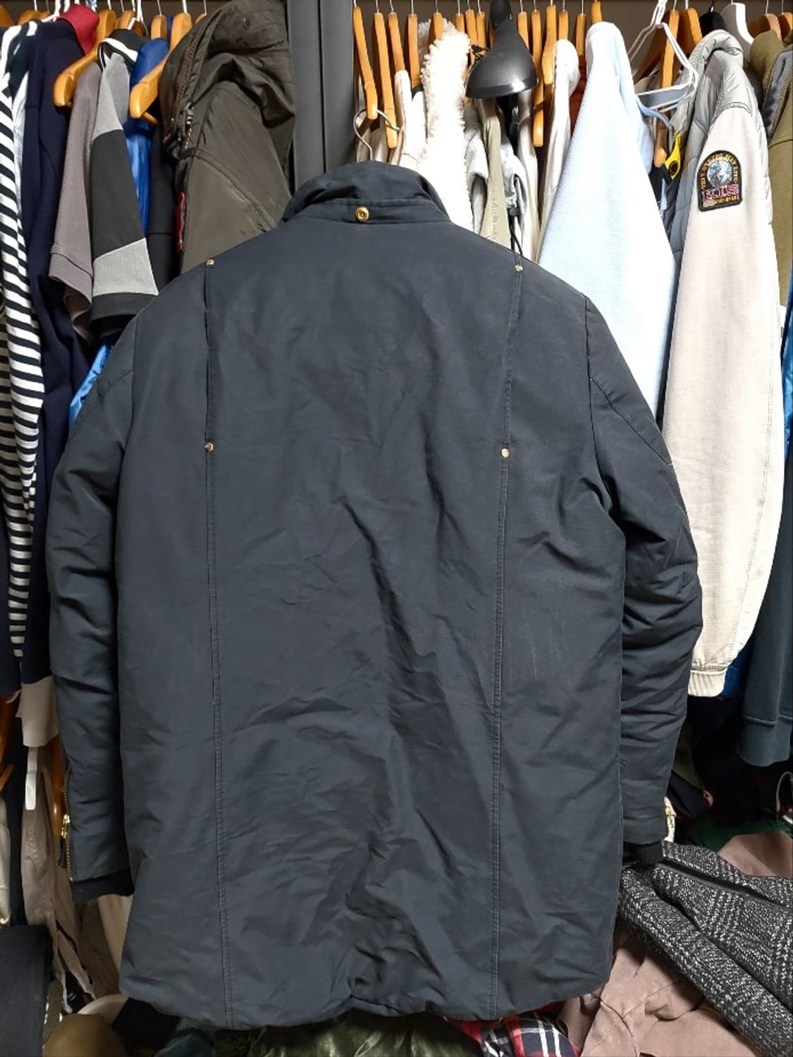 무스너클 스틸링 블랙 패딩 금장 한정판 백화점판 L 상품이미지6