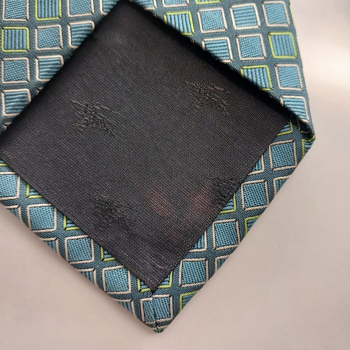 버버리 블랙라벨 실크 지오메트릭 넥타이 8.8cm B등급 A18243
 상품이미지8
