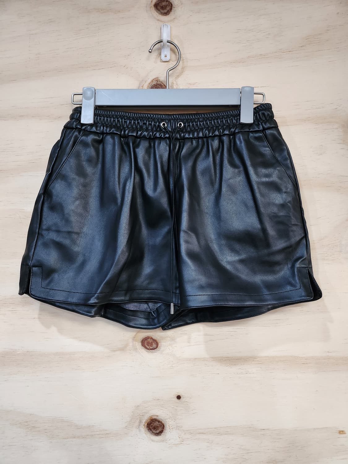 487) 페이퍼문 paper moon 비건레더 반바지 (밴딩) 상품이미지1