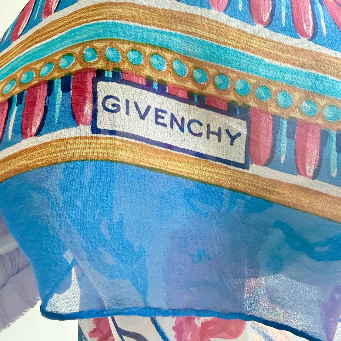 지방시 실크 100% 대형 숄 스카프 (Size 124*127) 상품이미지5