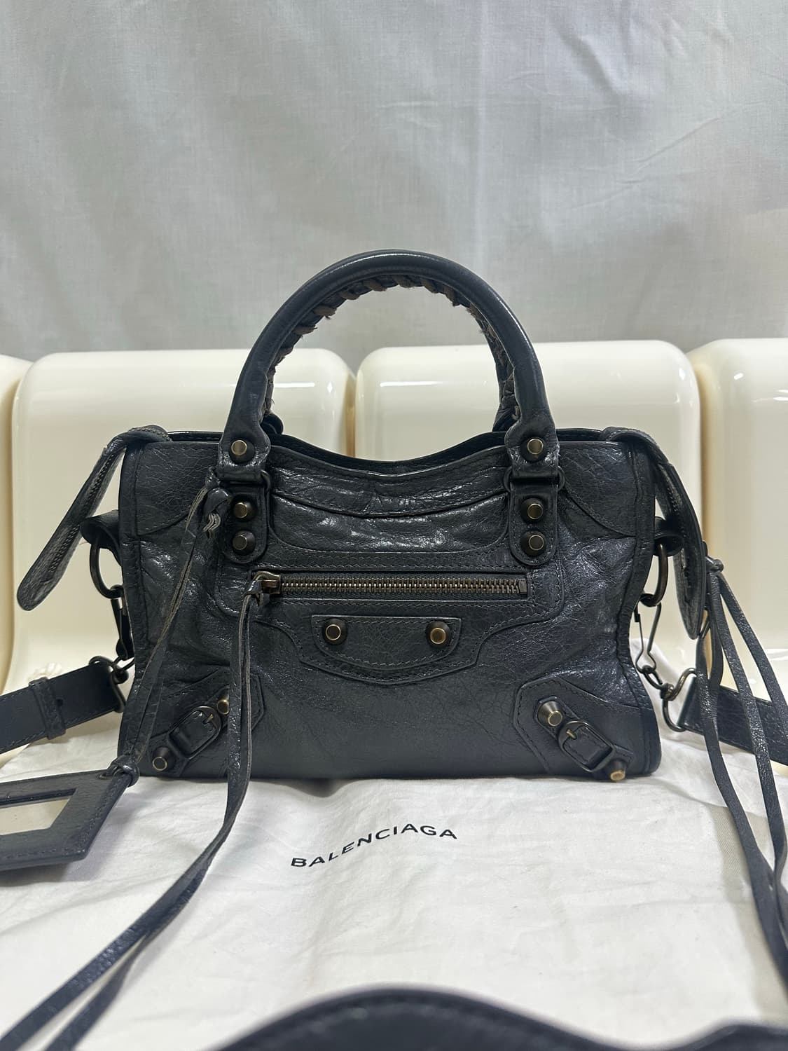 [A 정품] 발렌시아가 시티 모터백 미니 그레이 상품이미지7